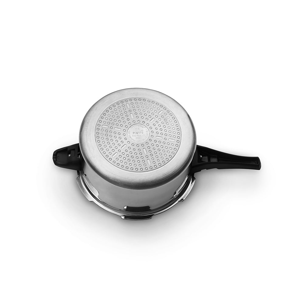 Butterfly Standard Plus Aluminium Induction Base Outer Lid Pressure Cooker, 5 Litres